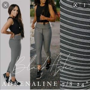 ZYIA Aztec Leggings Size 4 7/8 24in